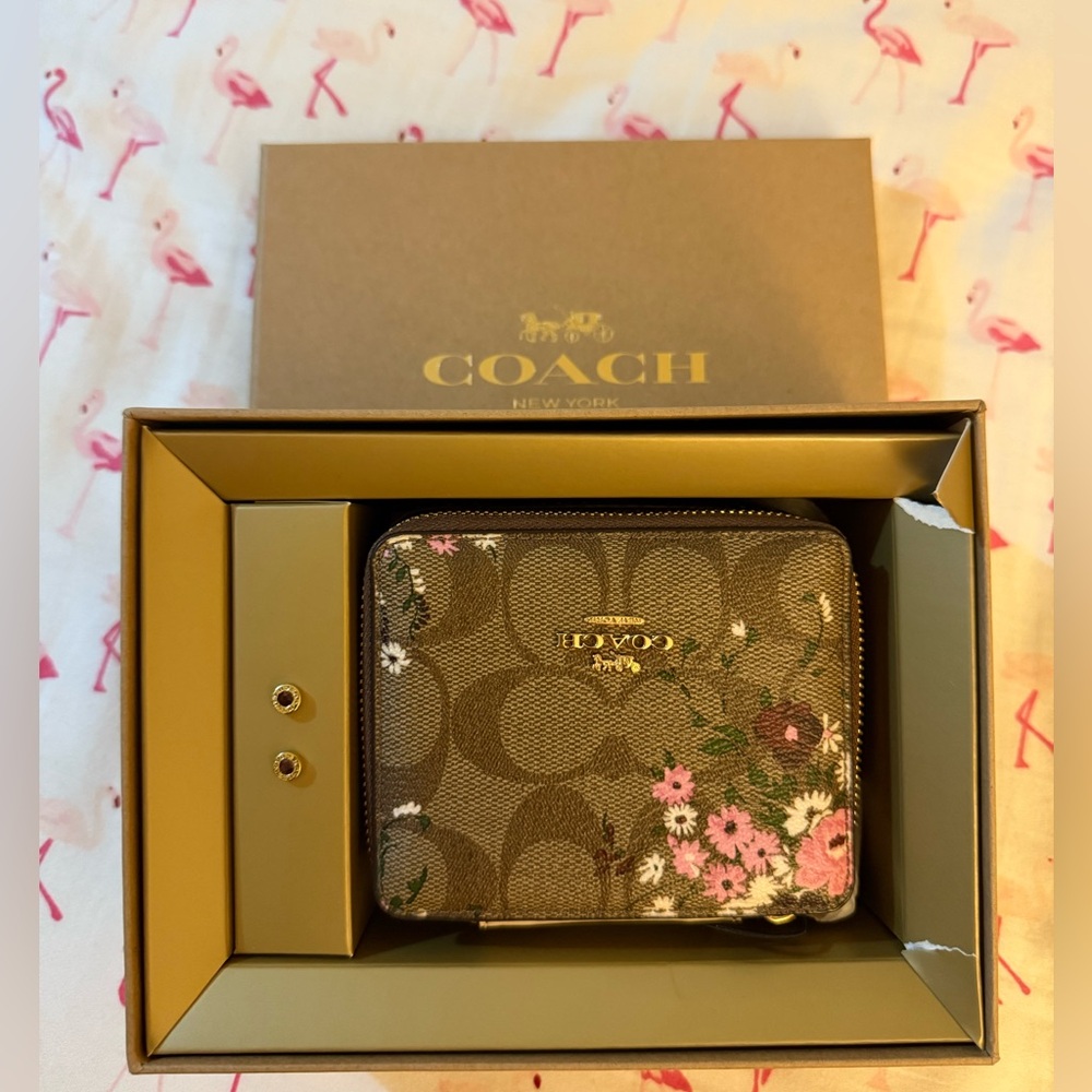 Brand New!!!!Coach Signature Floral Jewelry Box with Earrings - Boxed Set / NWT